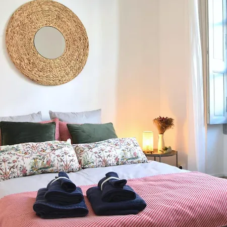 Grand Hyper Centre 5 10 Personnes * Кастр